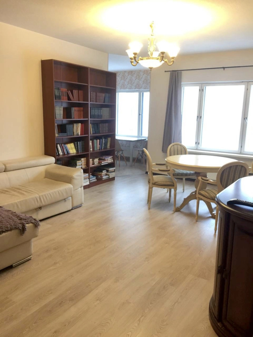 Квартира просторная 3-х комнатная в тихом и уютном районе