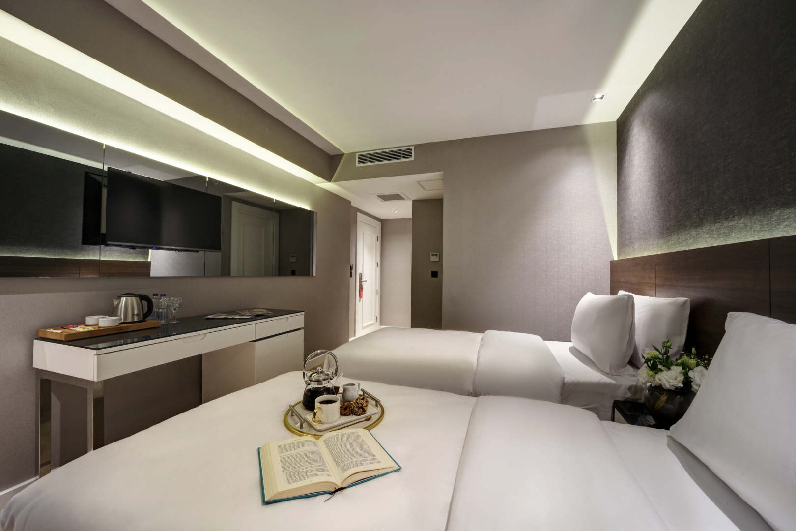 Отель Dora Pera