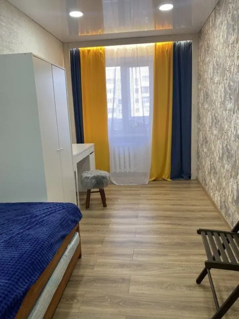 Квартира четырехкомнатная на Цюрупы, 84