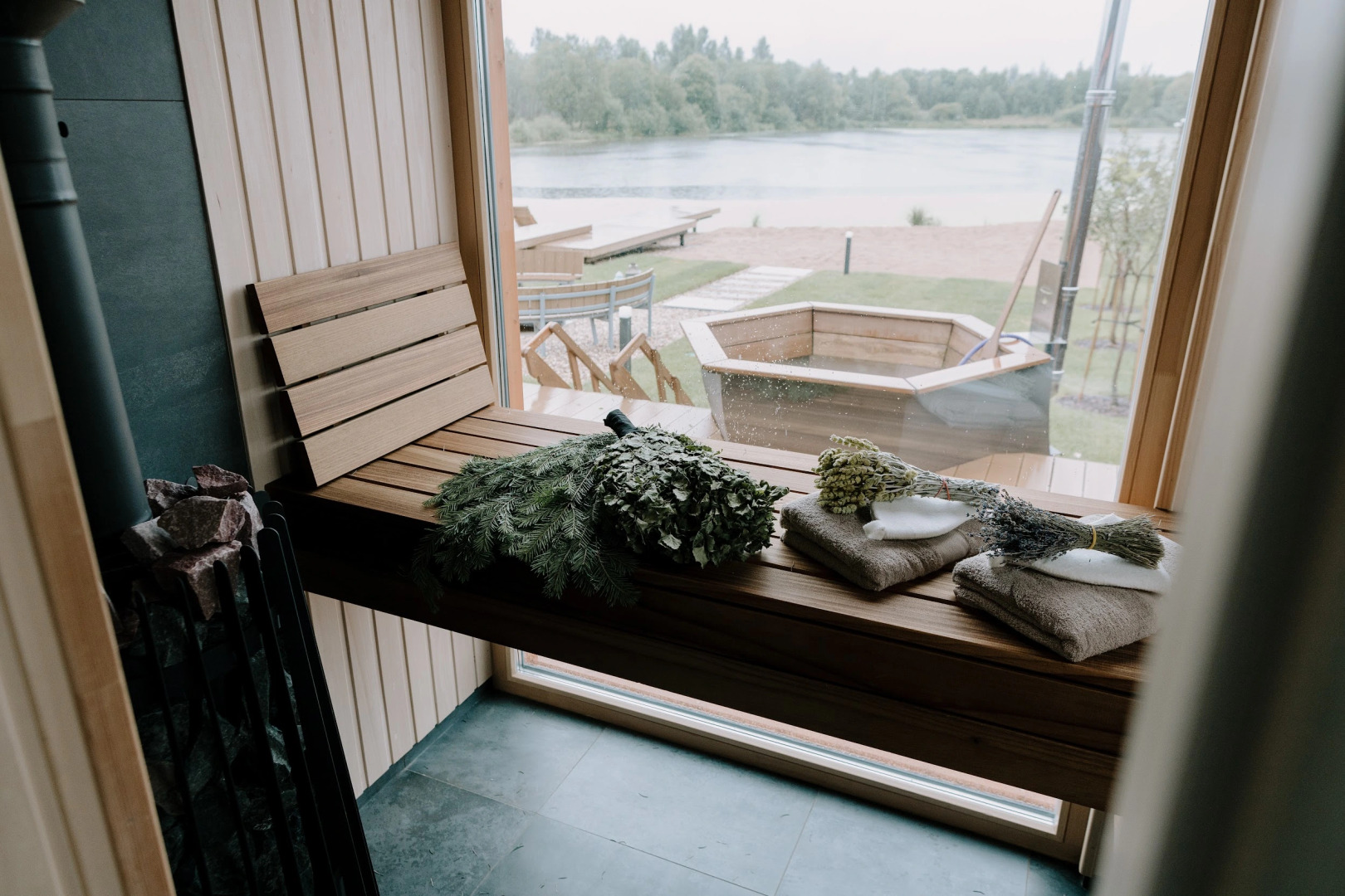 Частный дом Дом и Озеро