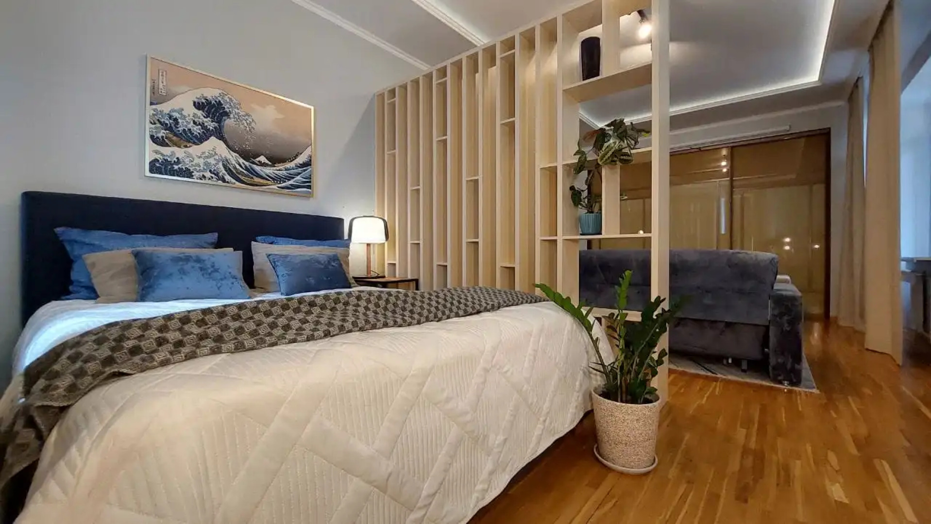 Семейные апартаменты в центре рядом с метро и набережной озера Кабан