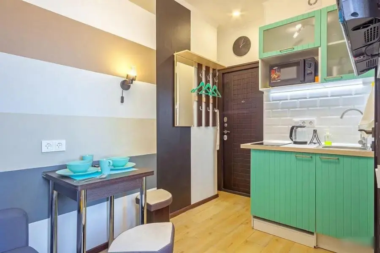 Апартаменты Тепличный проезд 7