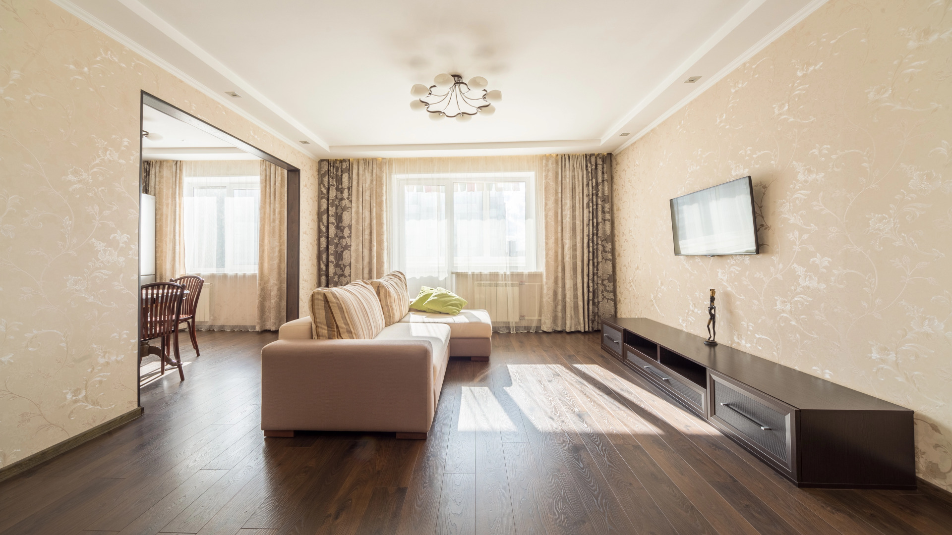 Квартира Тёплая солнечная возле БЦ Первая Башня