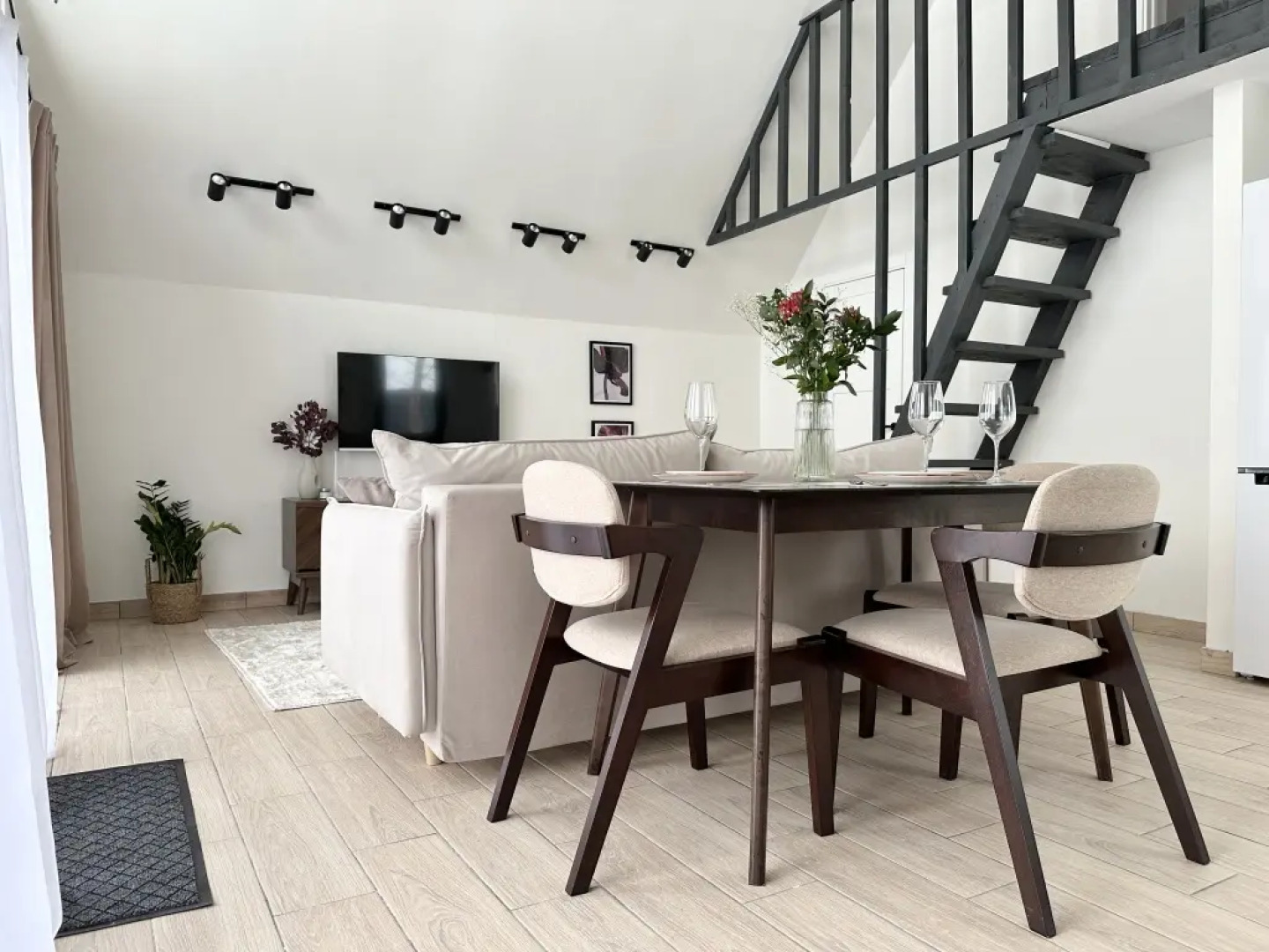 Частный Дом Барнхаус №5 с дровяной баней и горячим Чаном на 6 человек