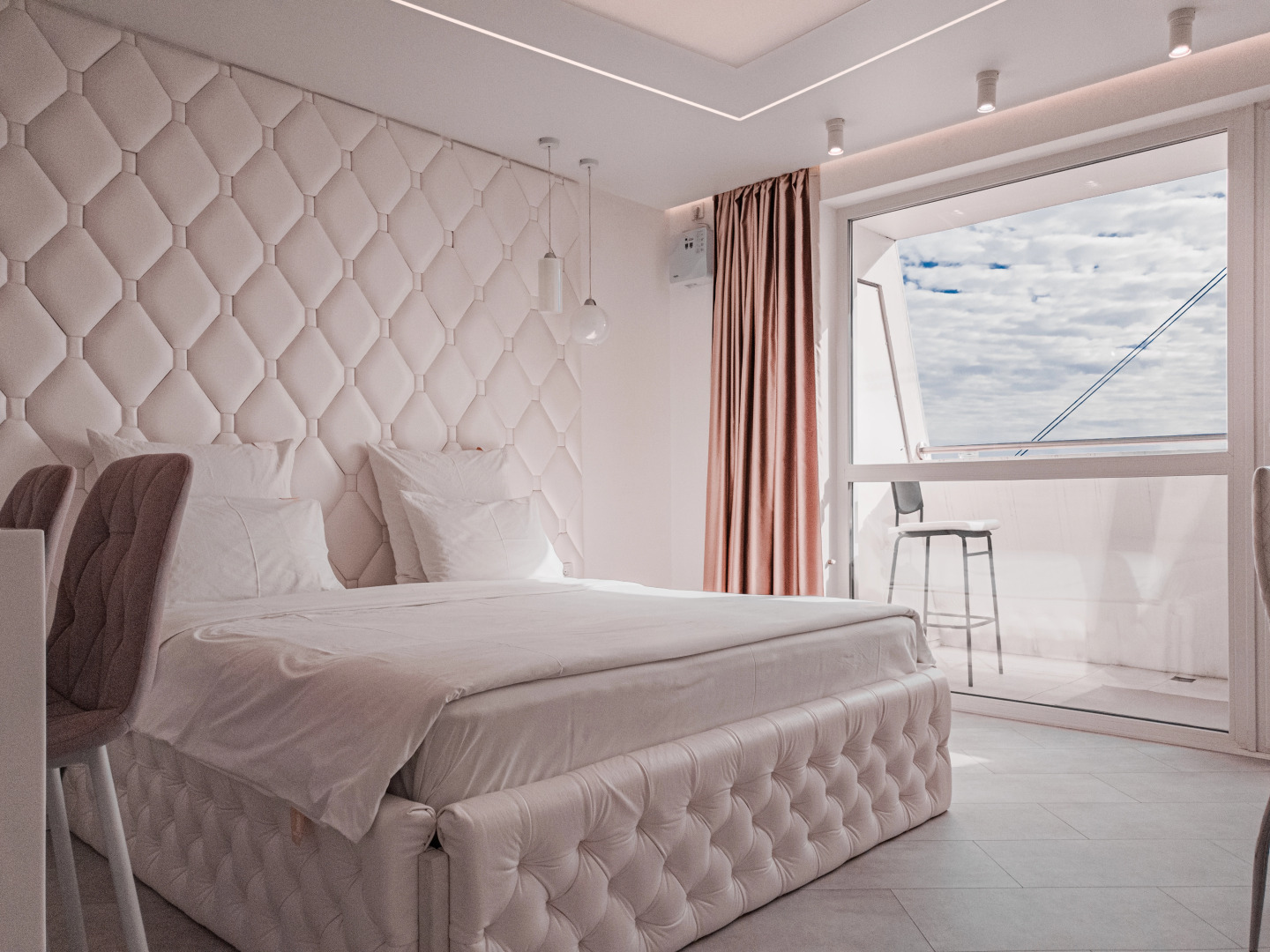 Апартаменты 18 этаж,студия 36кв.м,джакузи,балкон,вид на Волгу,новый дом,самый центр,вокзал пешком