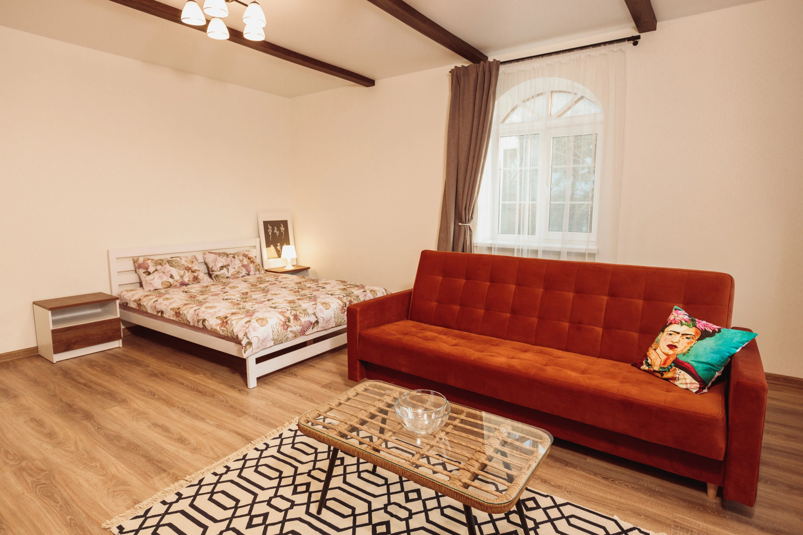 Квартира Двухкомнатная Московская 12