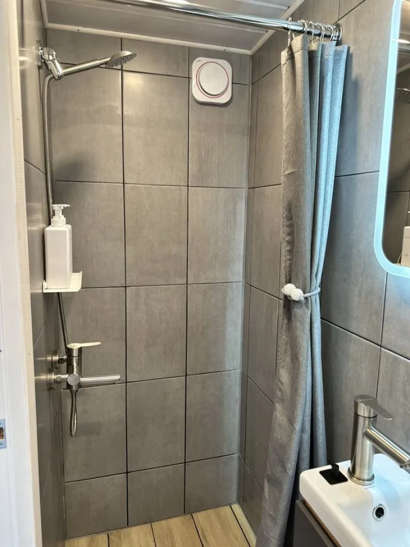 Частный Дом в Окружении Кедpового Леса со Своей Террасой и Мангальной Зоной