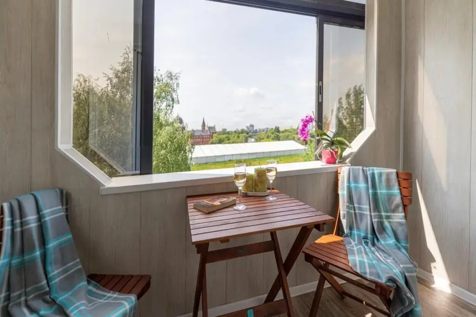 Квартира Кант за Окном