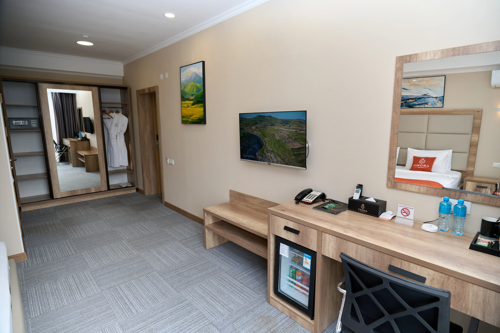 Отель Crown Hotel Bishkek