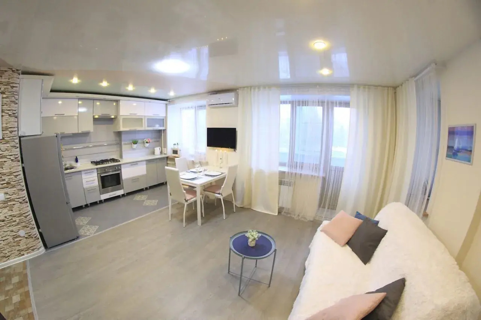 Квартира Уютная Студия в Сaмом Центре Гoрoда