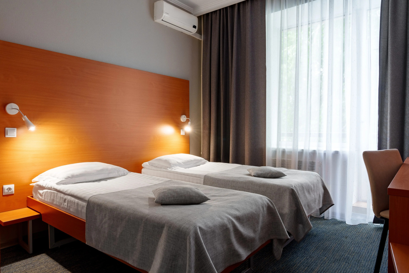 Отель Cronwell Park Ника