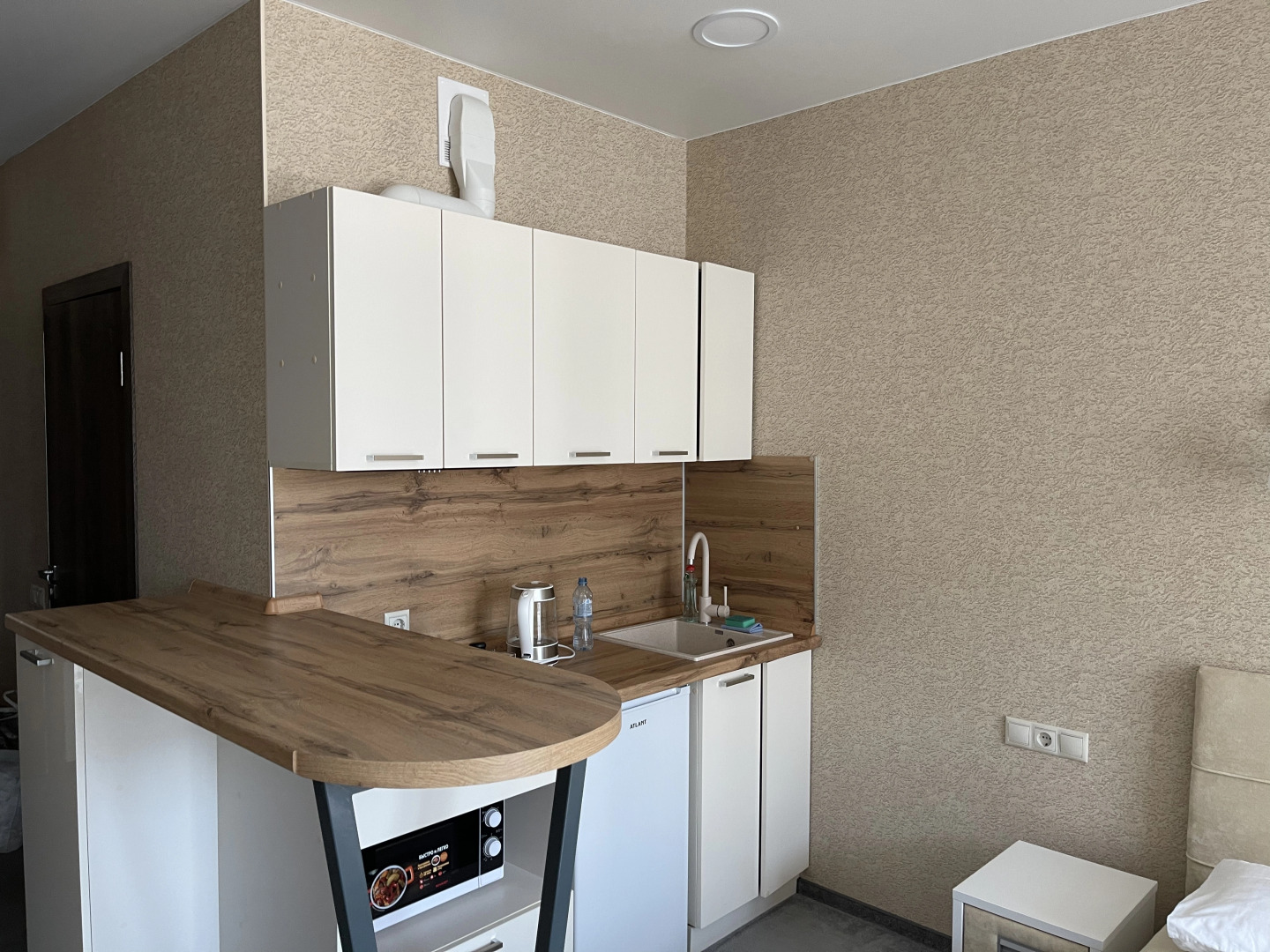 Апартаменты у моря с видом на бассейн