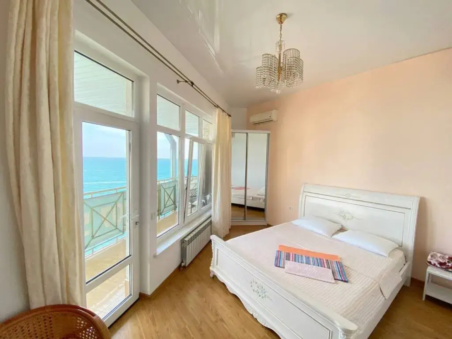 Квартира премиум с 2 спальнями с видом на море и балконом 4/2