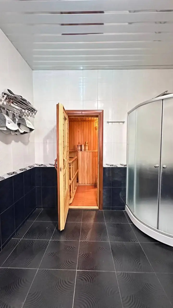 Частный дом с бассейном