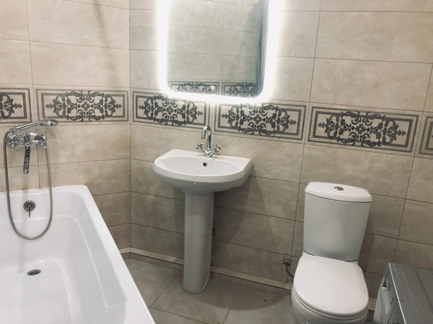 Апартаменты у моря с видом на город и горы