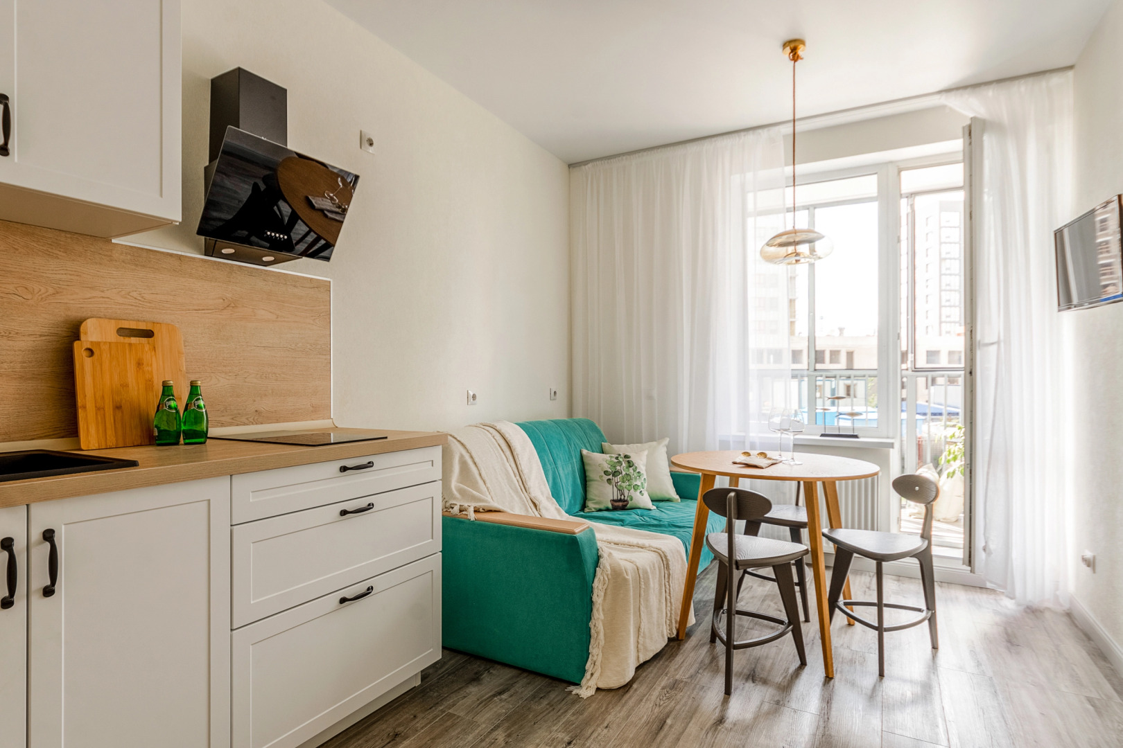 Апартаменты 1896. Дизайнерская Квартира с Тропическим Душем