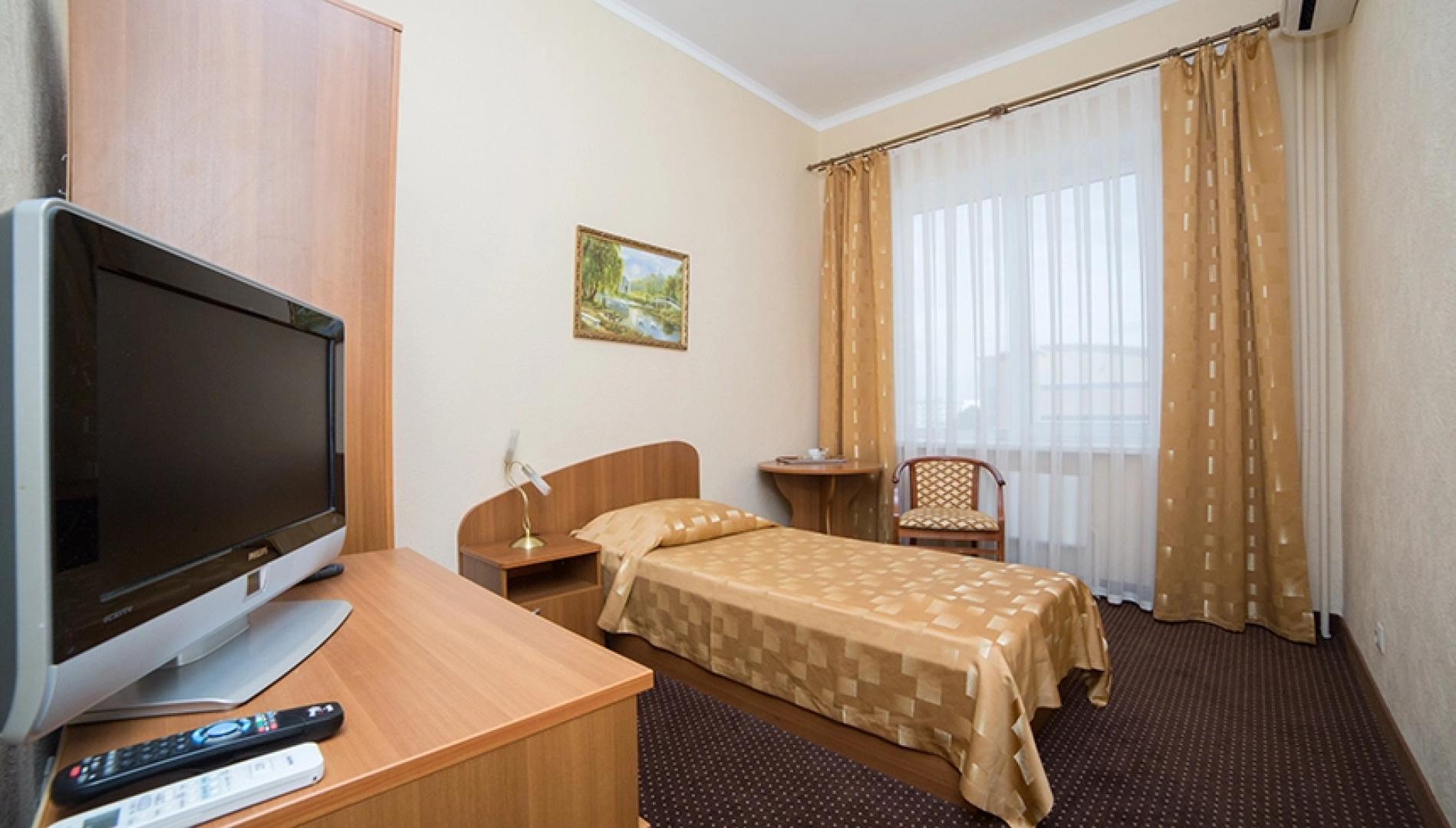 Отель Лидер