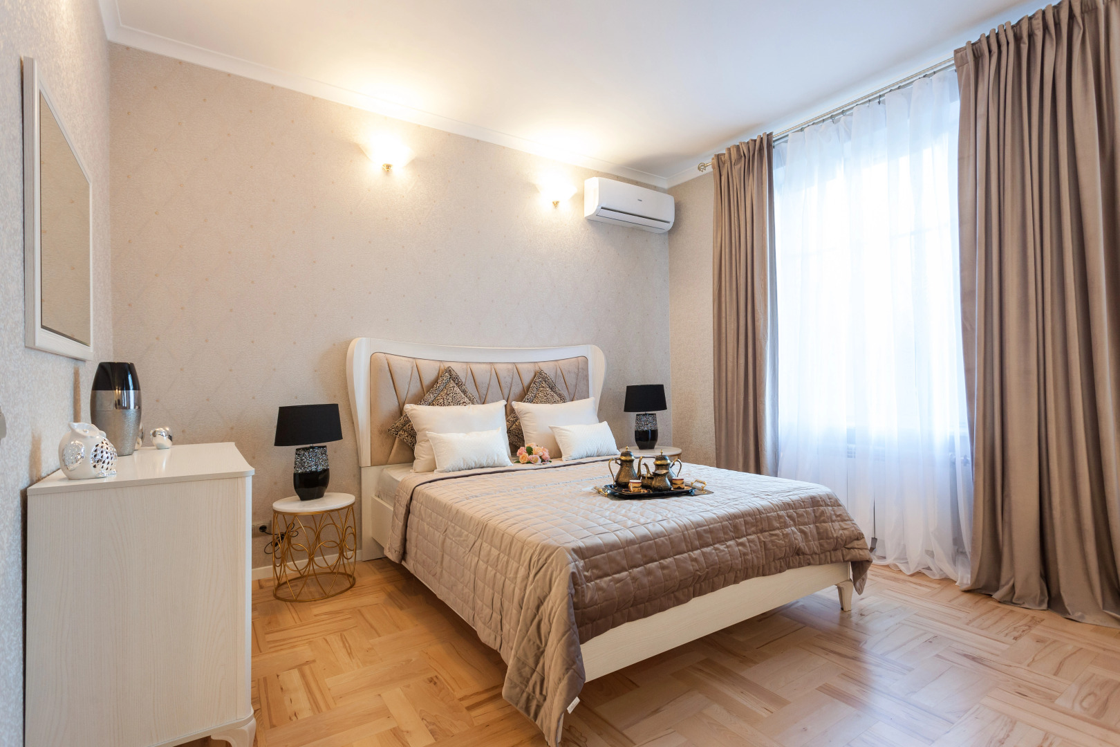 Апартаменты двухкомнатные экстра-люкс в центре