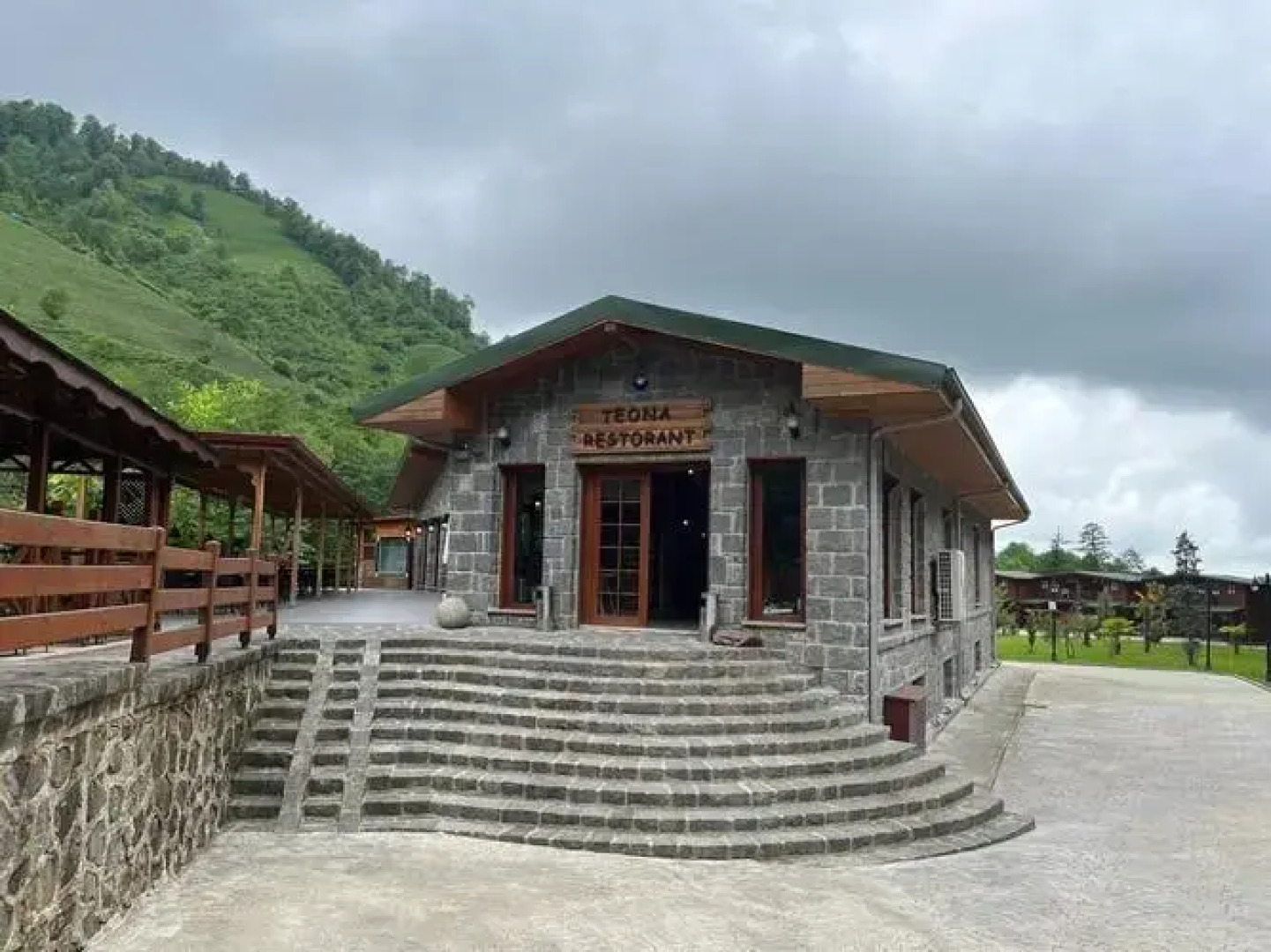 Teona Caglayan Bungalov