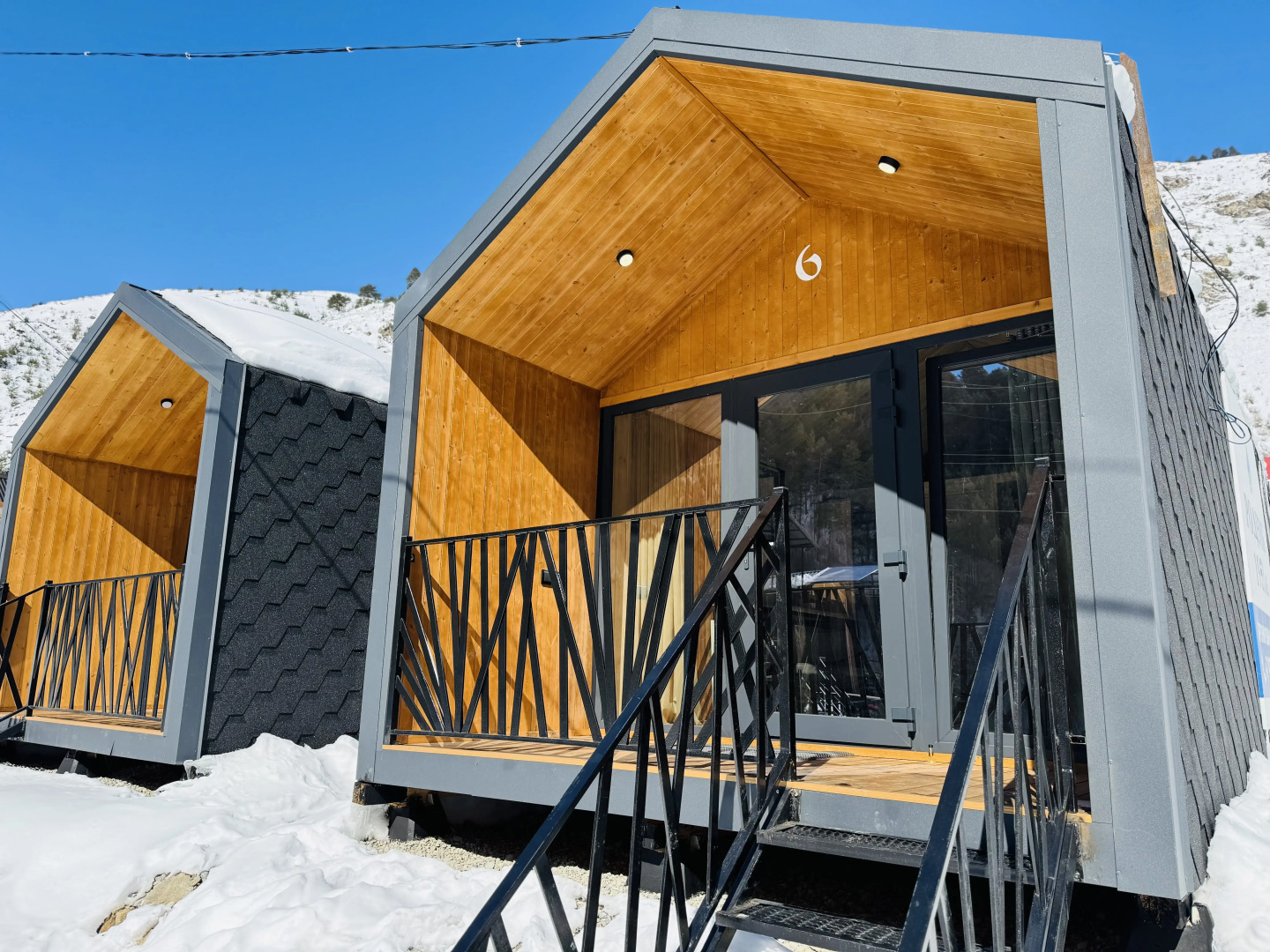 Частный дом с видом на Кавказский хребет