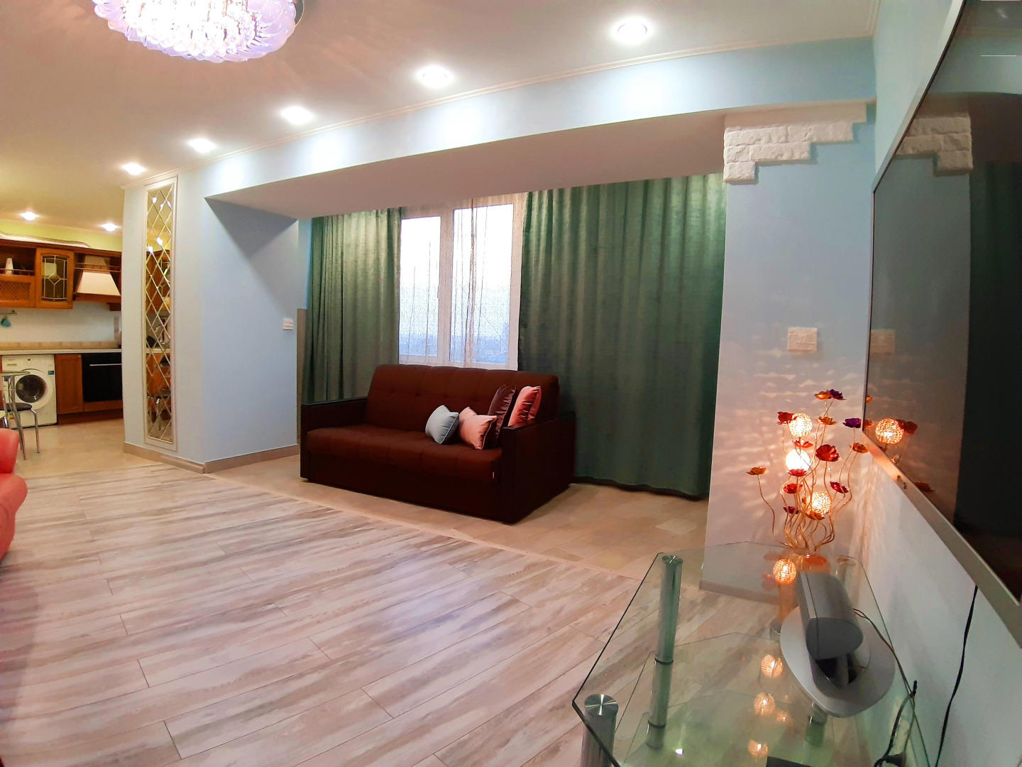 Апартаменты на площади Революции