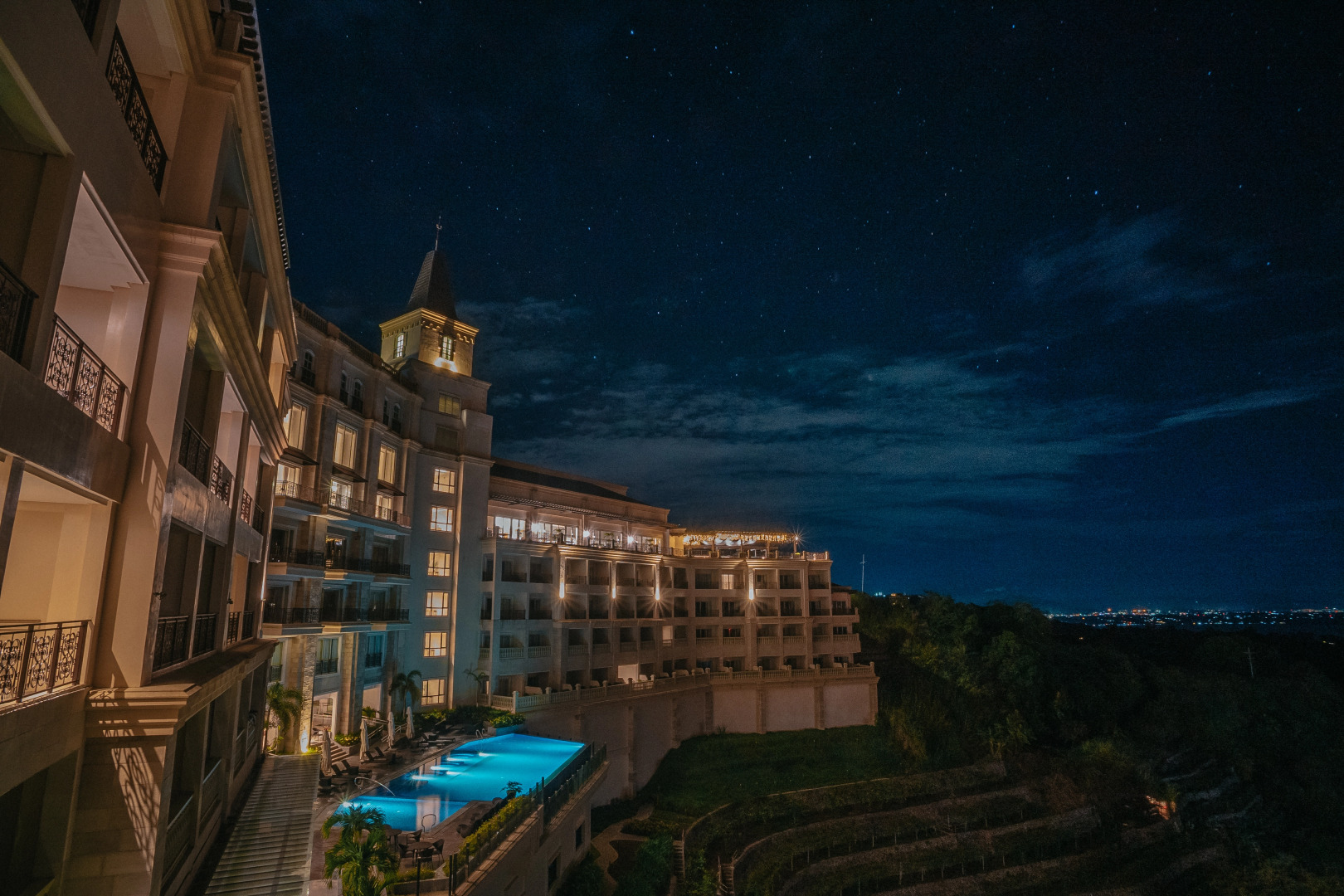 Отель Twin Lakes Hotel Tagaytay