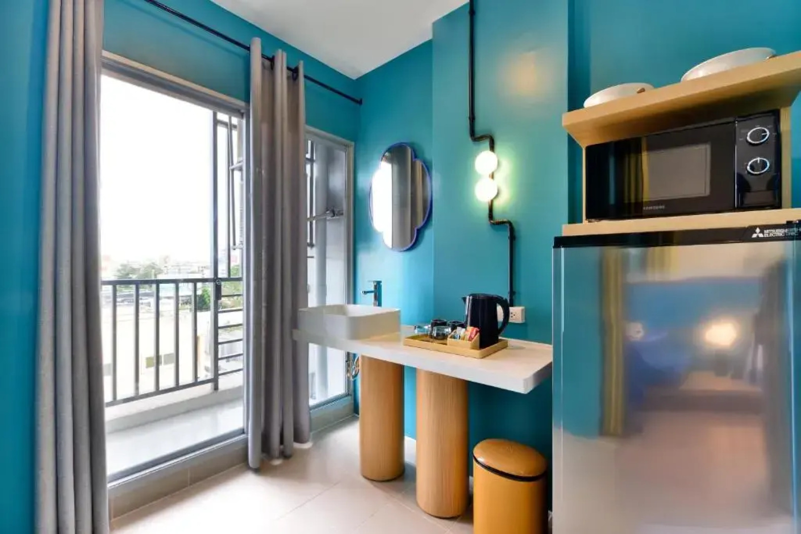 Отель The Grass Serviced Suites