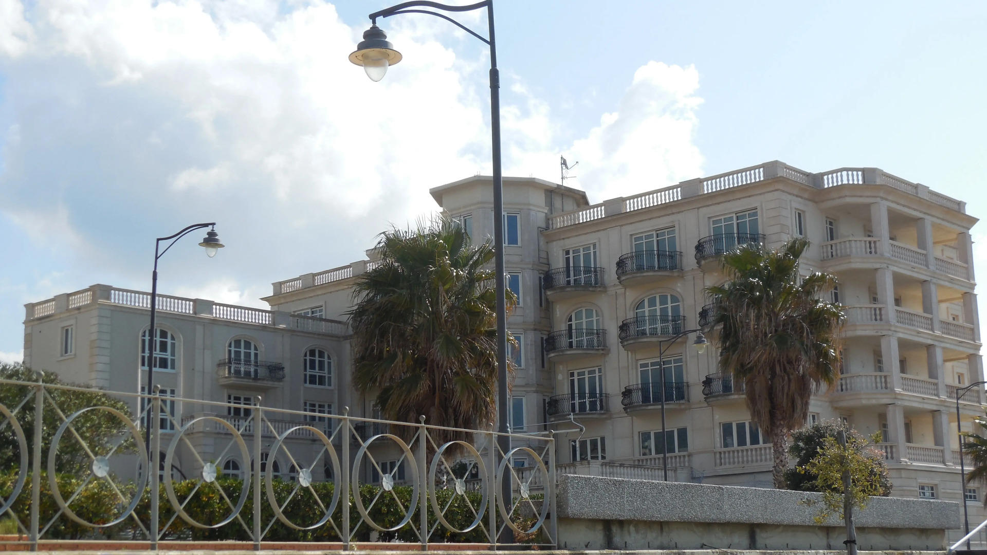 Отель MARECHIARO