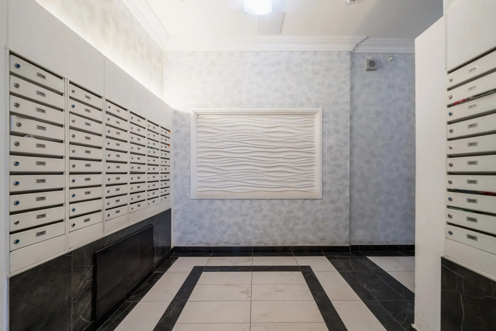 Апартаменты в центре у метро