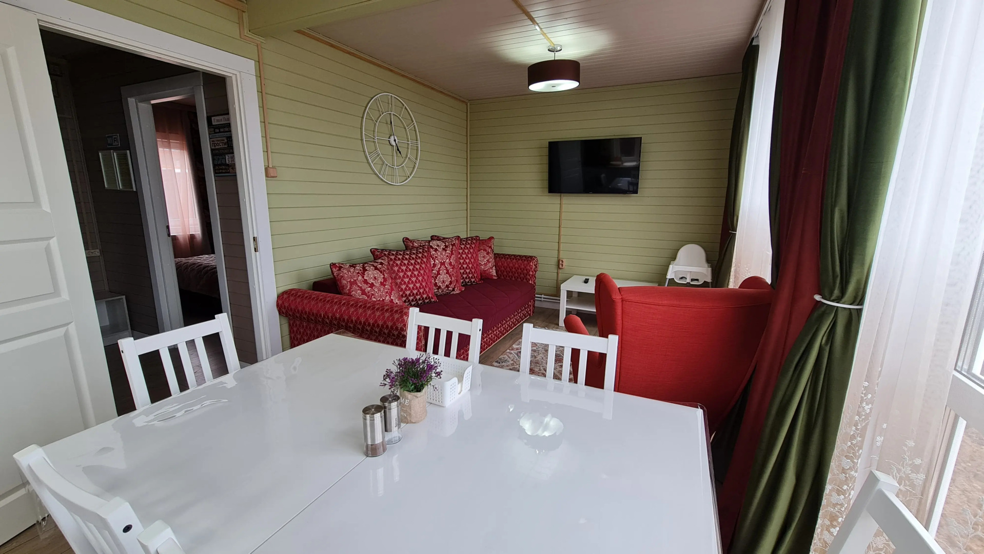 Частный Дом с Красным Залом