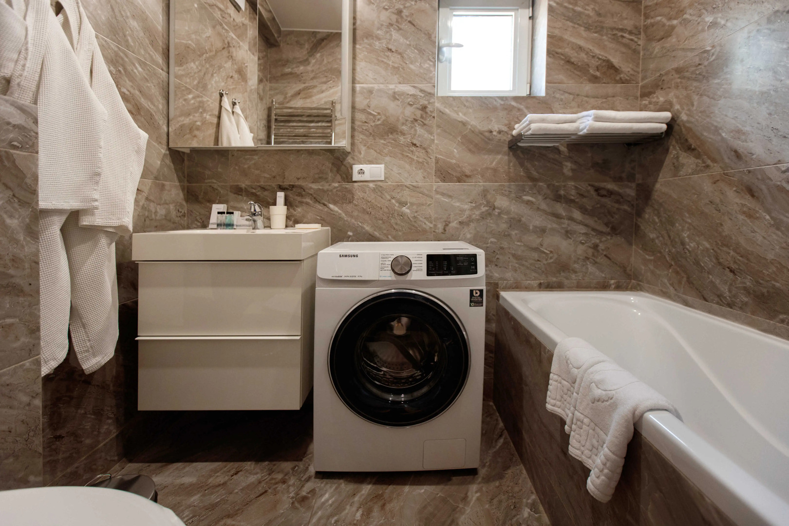 Апартаменты с отдельной спальней и балконом