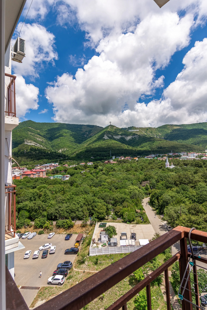 Квартира Евротрешка с видом на горы