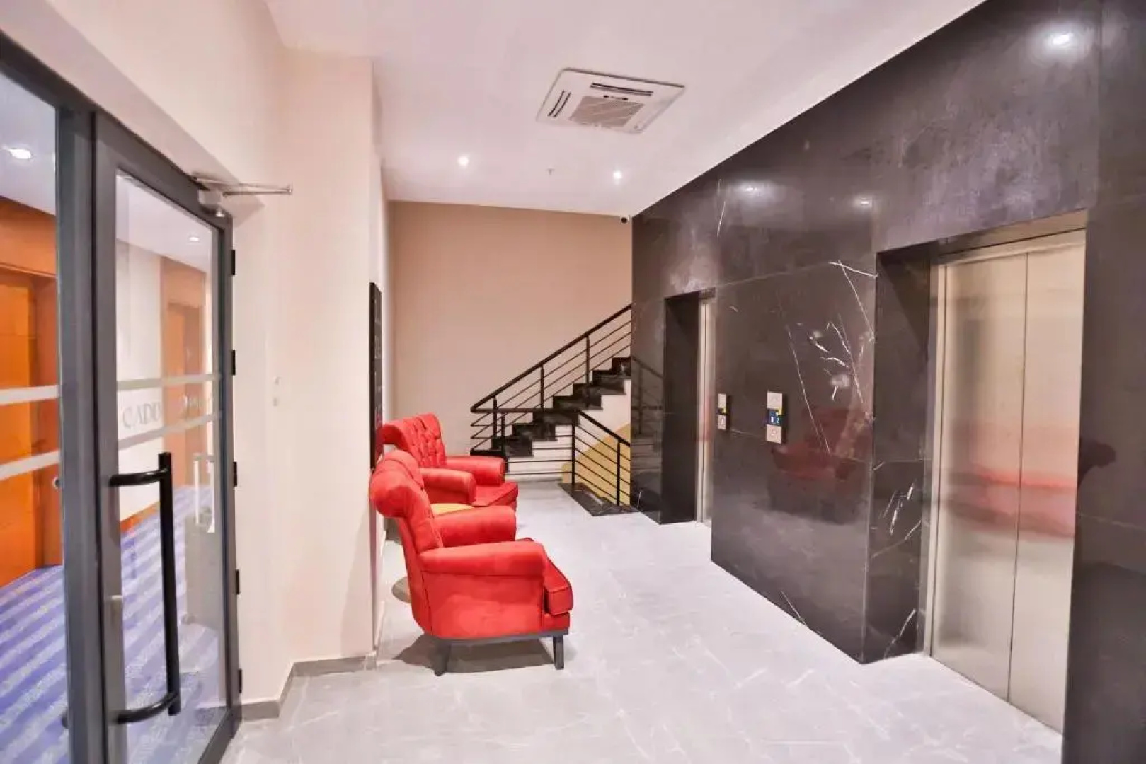 Отель Caddemm Inn