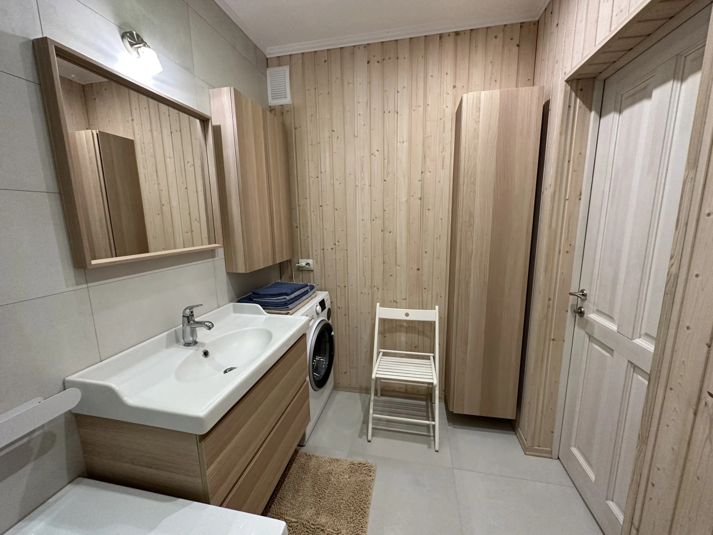 Апартаменты с двумя спальнями в частном доме