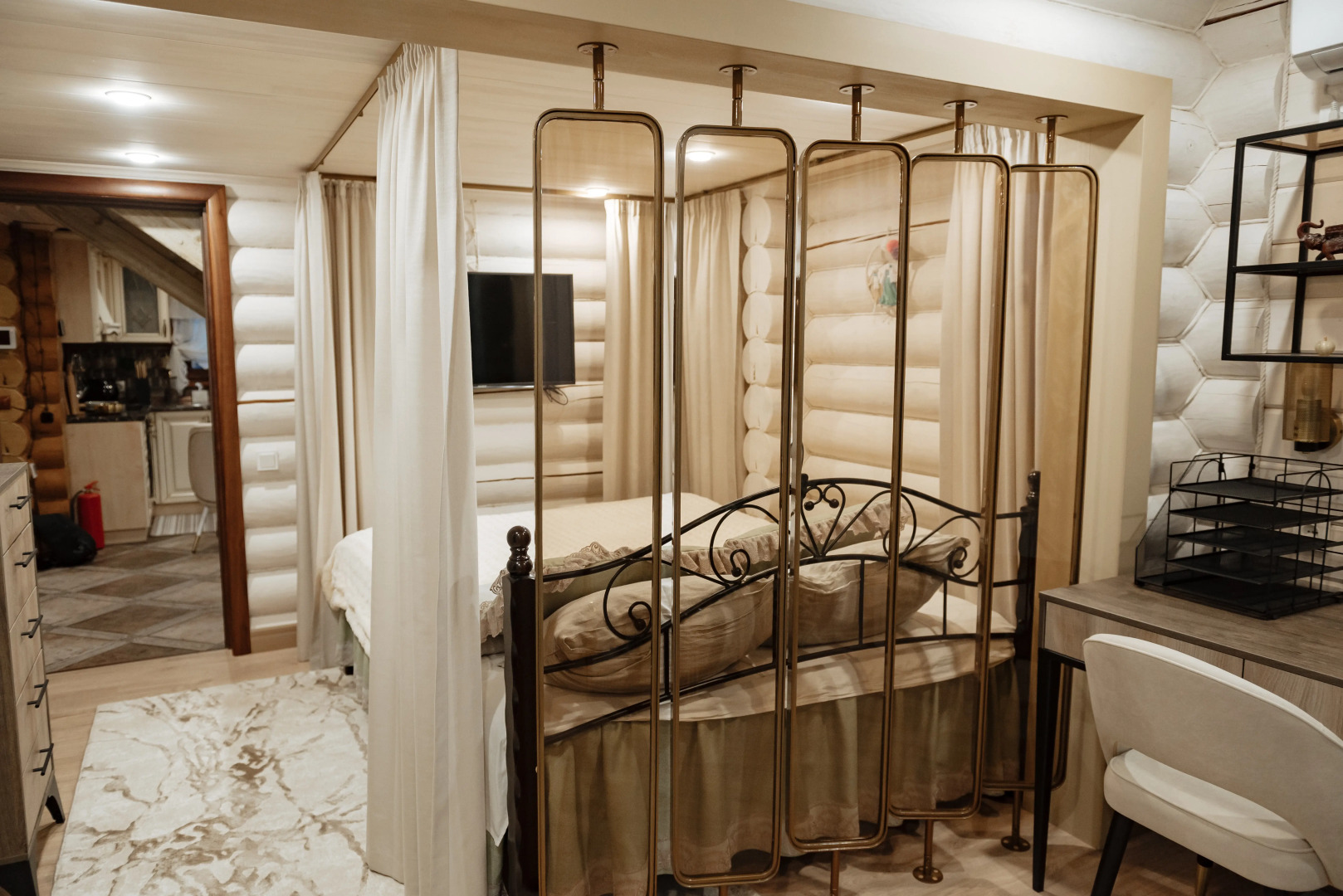 Частный дом на берегу реки