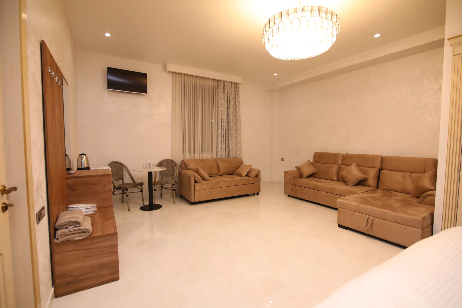 Отель Louvre Home