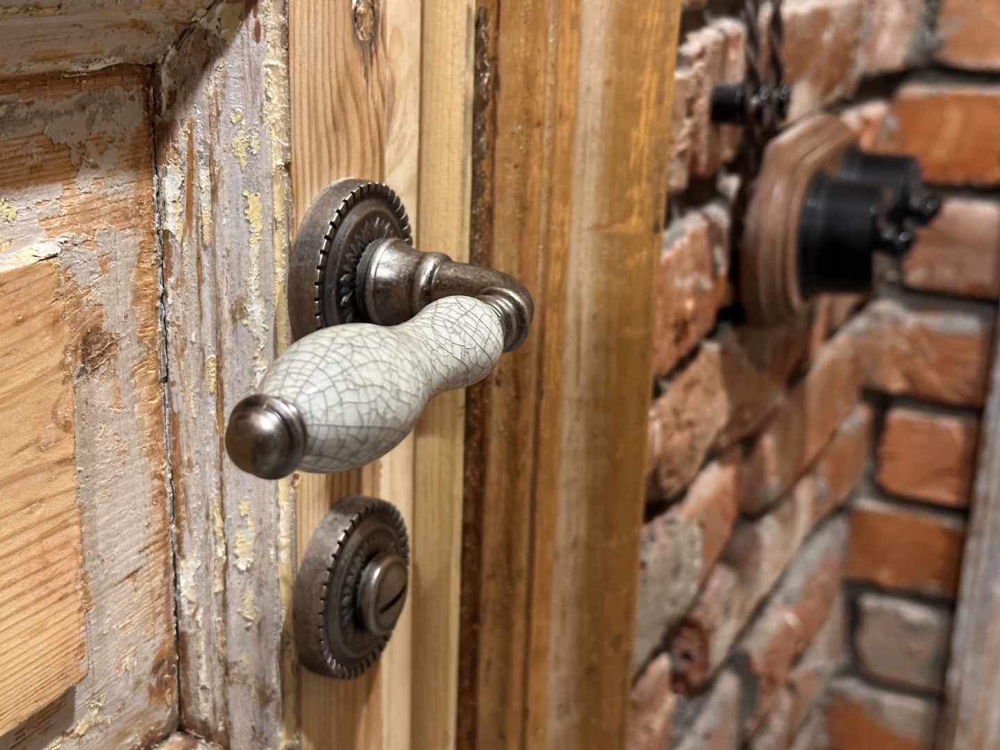 Частный дом гнѣздо с камином и двумя спальнями