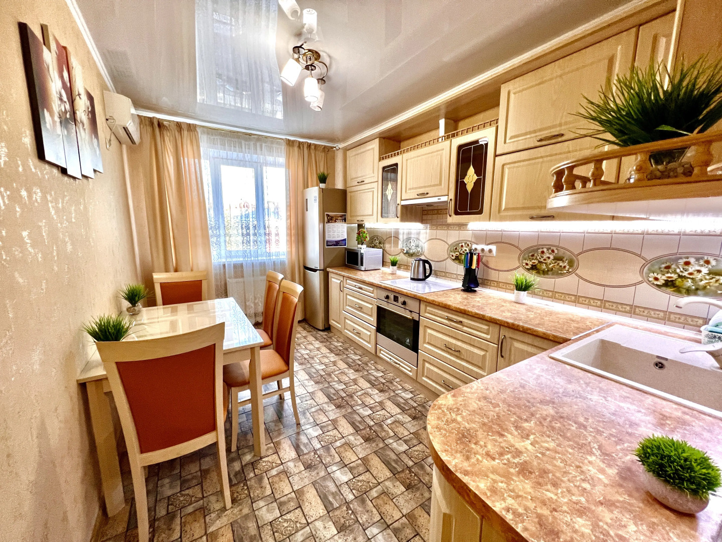 Апартаменты двухкомнатные в Центре Города на 5 этаже (рядом с набережной р. Волга) у ул. Арцыбушевская, 204