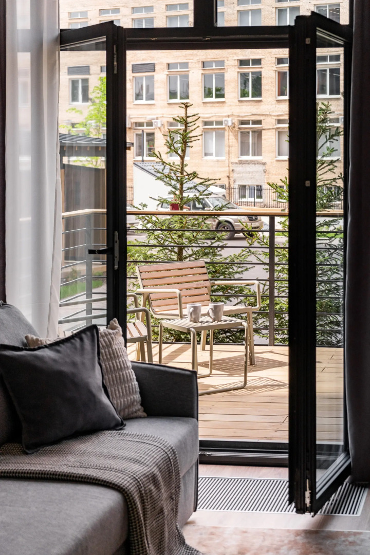 Квартира с Дизайнерским Интерьером с Террасой на Берегу Невы