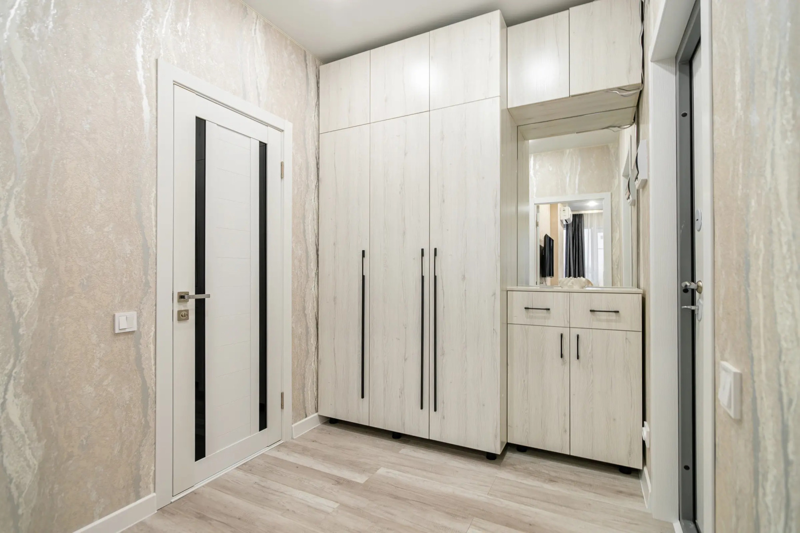 Апартаменты с панорамными окнами на набережной реки