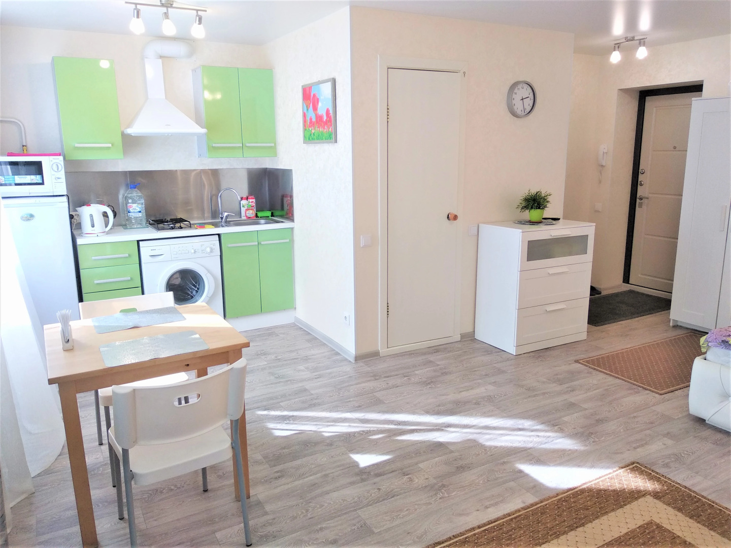 Апартаменты возле площади 1905 года