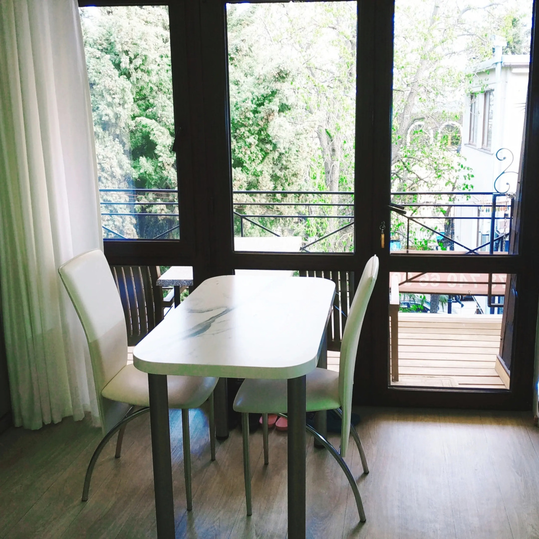 Апартаменты Белый Люкс в Центре Ялты