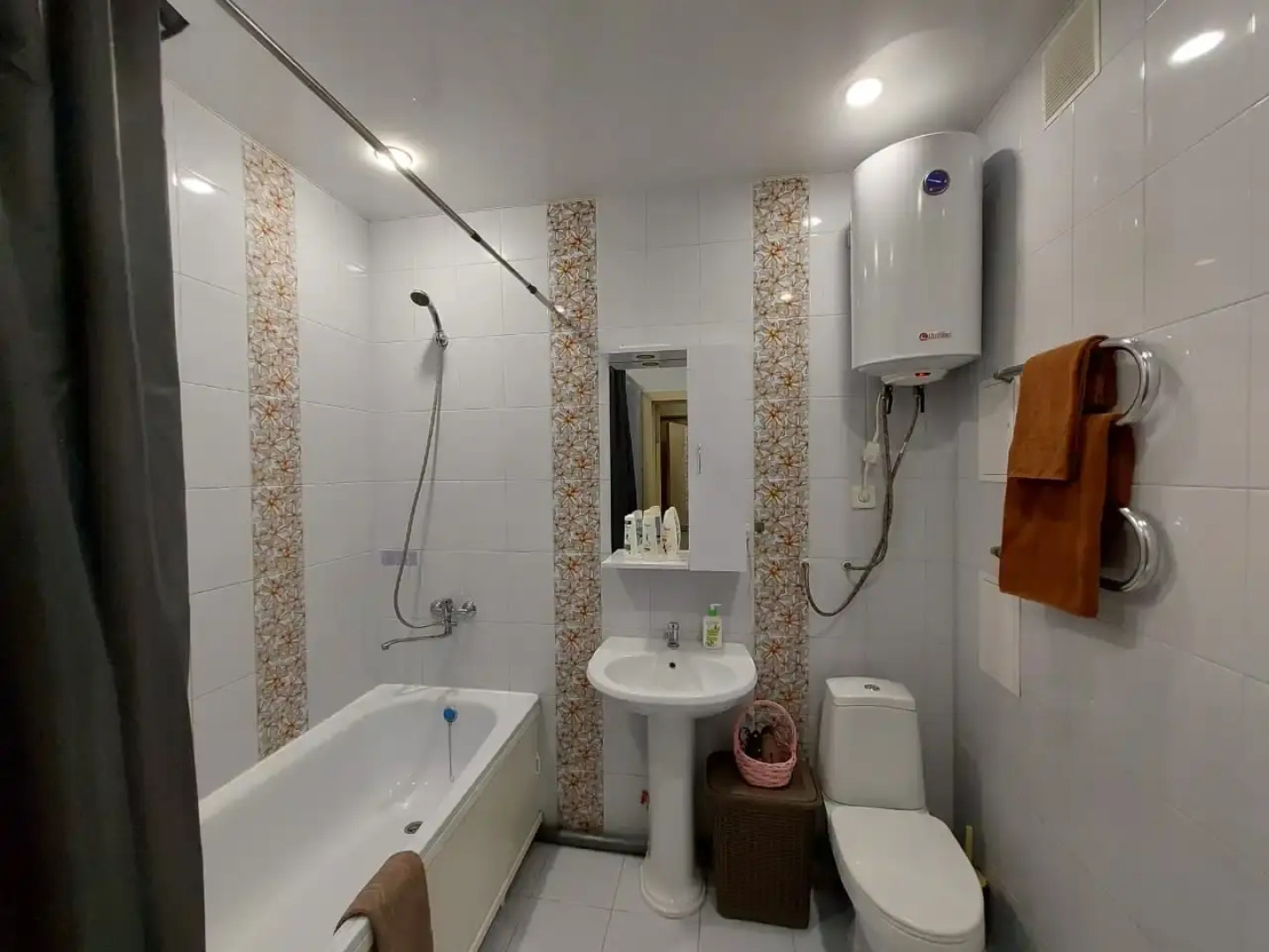 Апартаменты Уютные современные апартаменты в новом доме с красивым видом на город