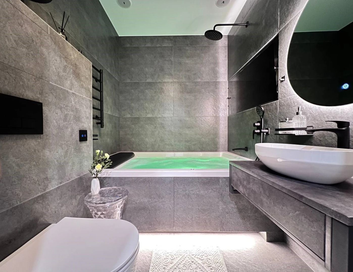 Апартаменты УHИKAЛЬНAЯ СTУДИЯ С МИНИ-БАСCЕЙHОМ НA ДВOИХ!