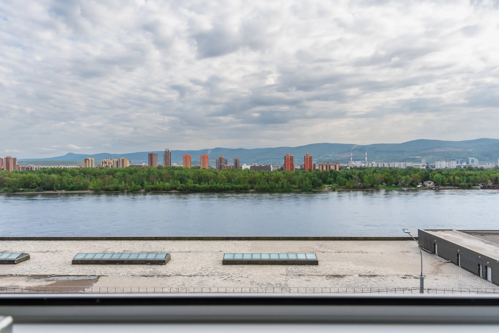 Квартира KRASROOM на Набережной Енисея