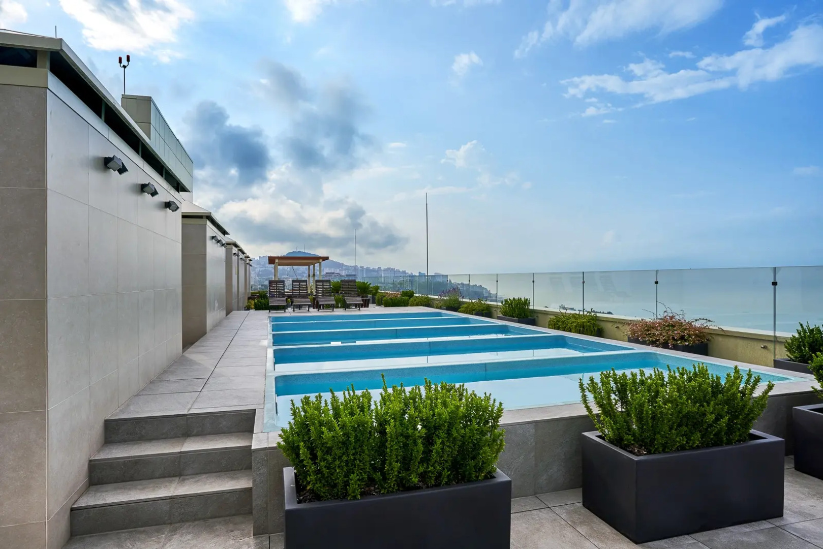 Апартаменты Метрополь Lamare Трехкомнатные с Балконом и Бассейном на Крыше