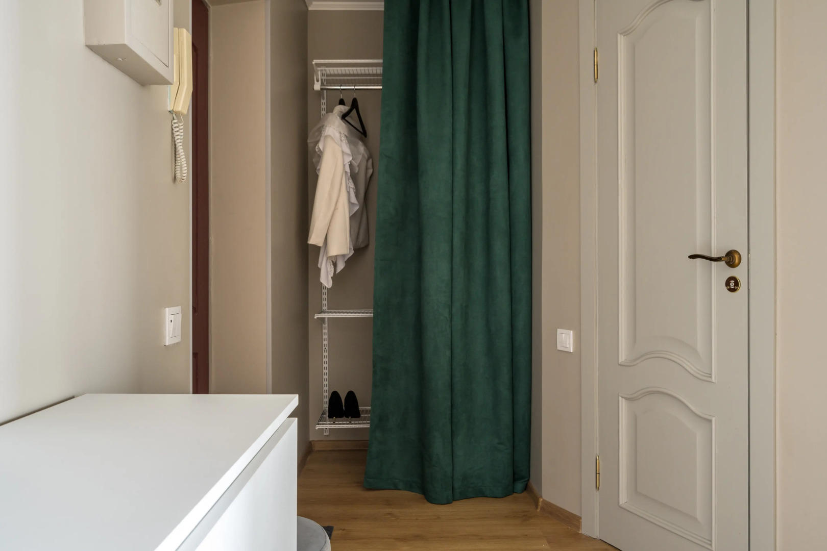 Квартира Просторная с зоной отдыха на балконе последнего этажа с видом на тихий двор