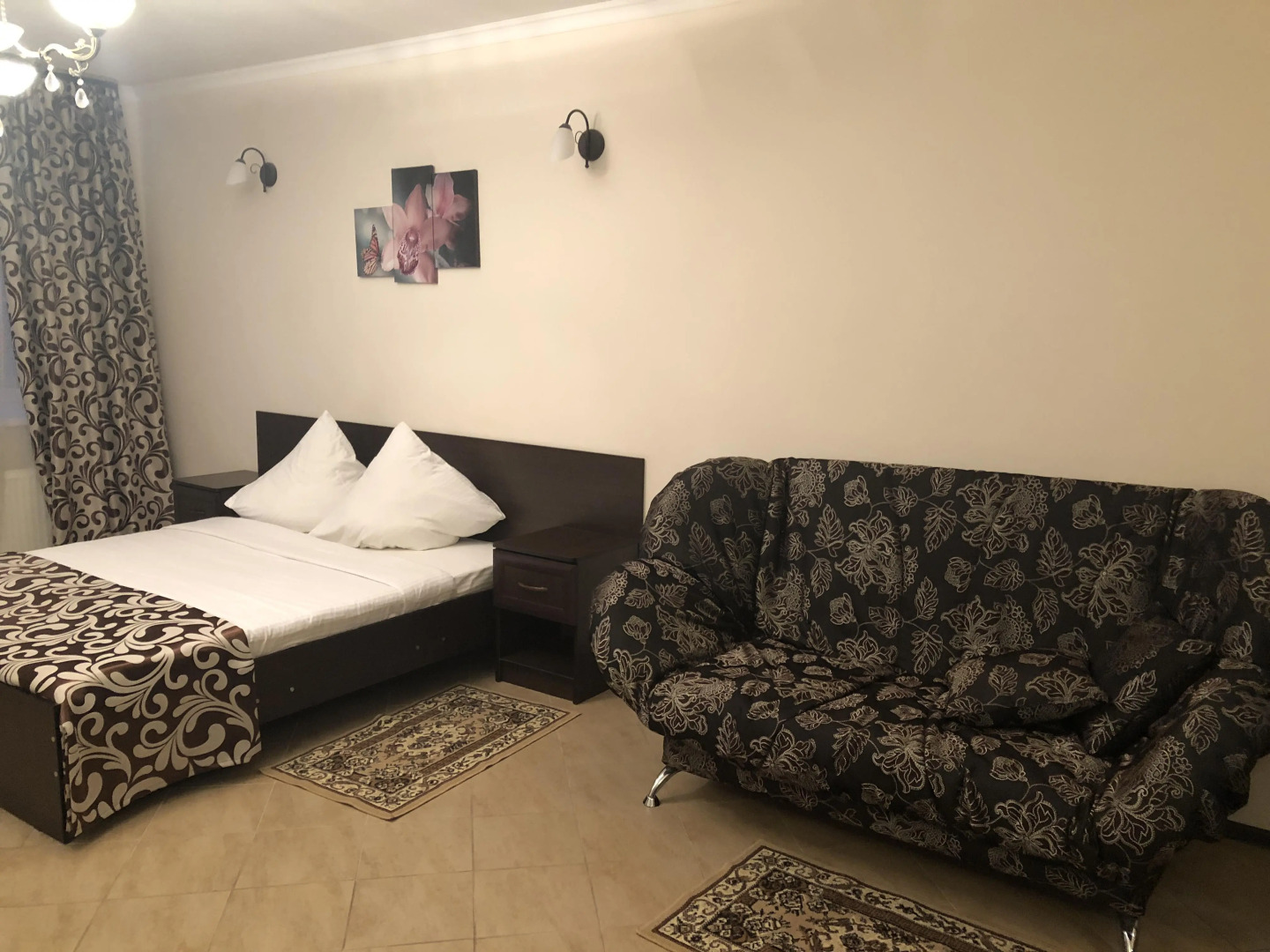 Гостиница Мир на Карбышева