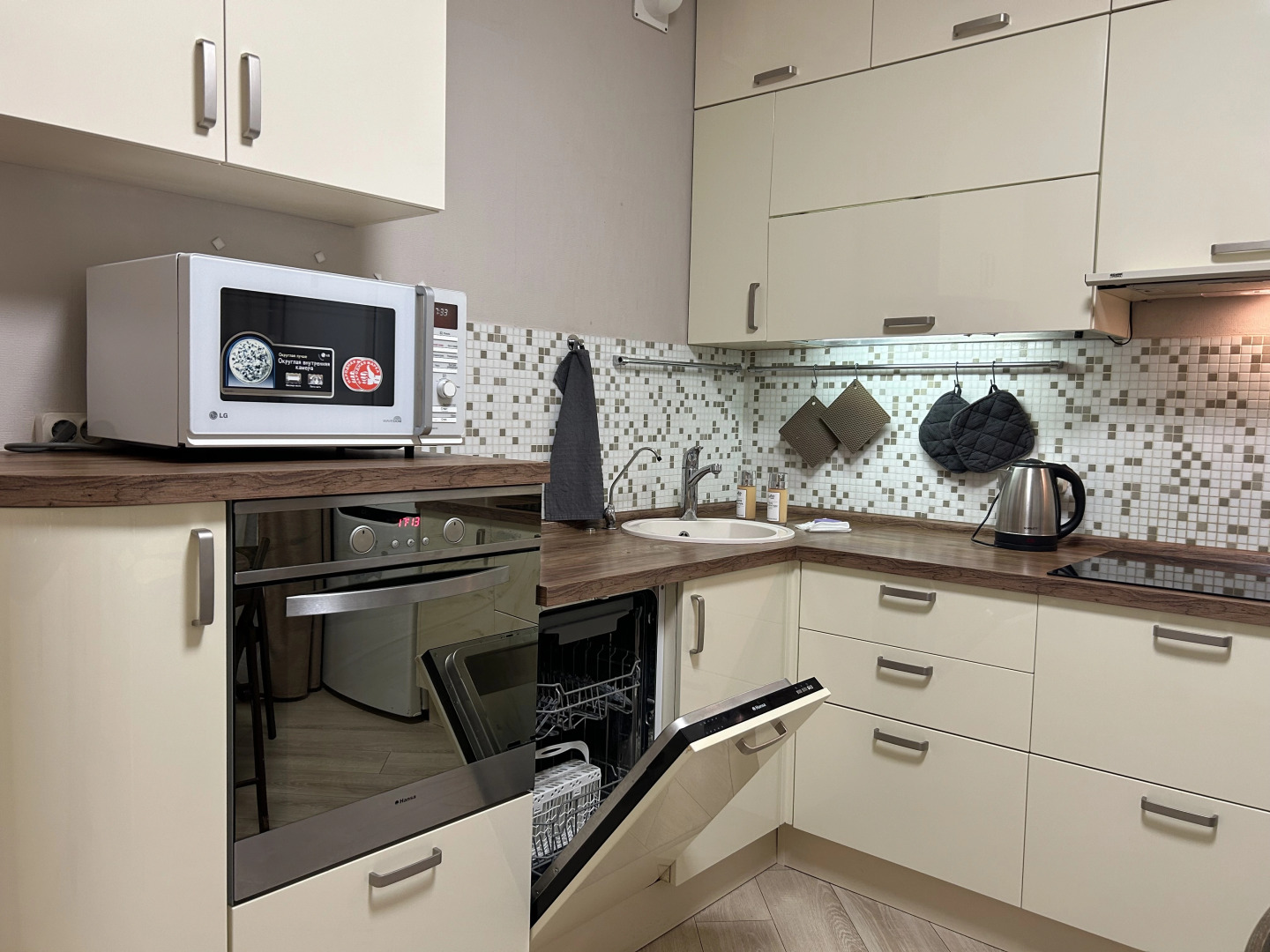 Апартаменты Акварели двухкомнатные рядом с ТЦ Июнь