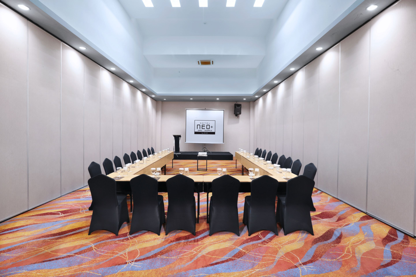 Отель Neo+ Waru Sidoarjo